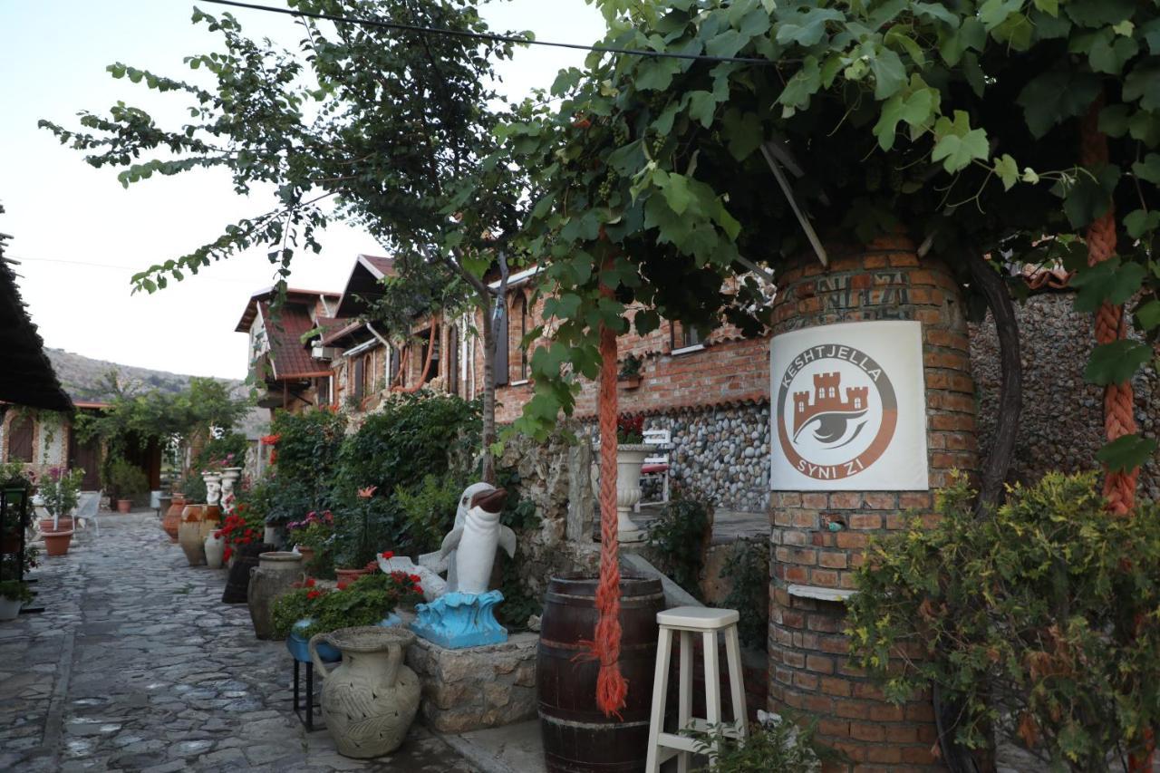 Hotel Keshtjella Syni Zi - Bujtine Shëngjin Exterior foto