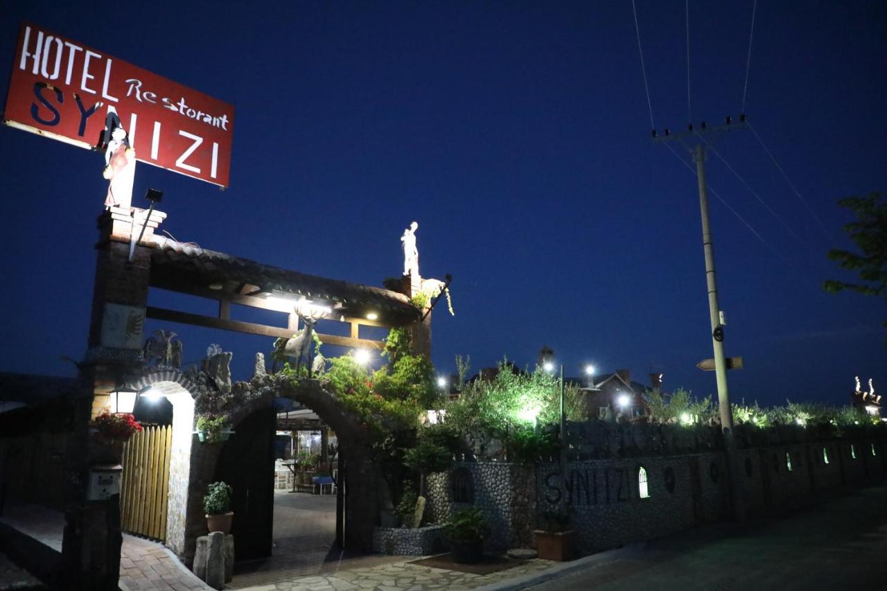 Hotel Keshtjella Syni Zi - Bujtine Shëngjin Exterior foto