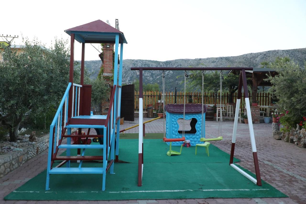 Hotel Keshtjella Syni Zi - Bujtine Shëngjin Exterior foto