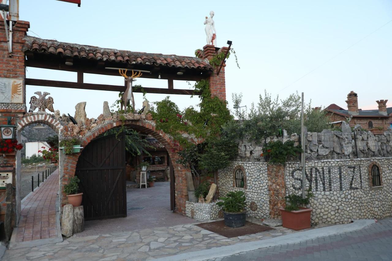 Hotel Keshtjella Syni Zi - Bujtine Shëngjin Exterior foto