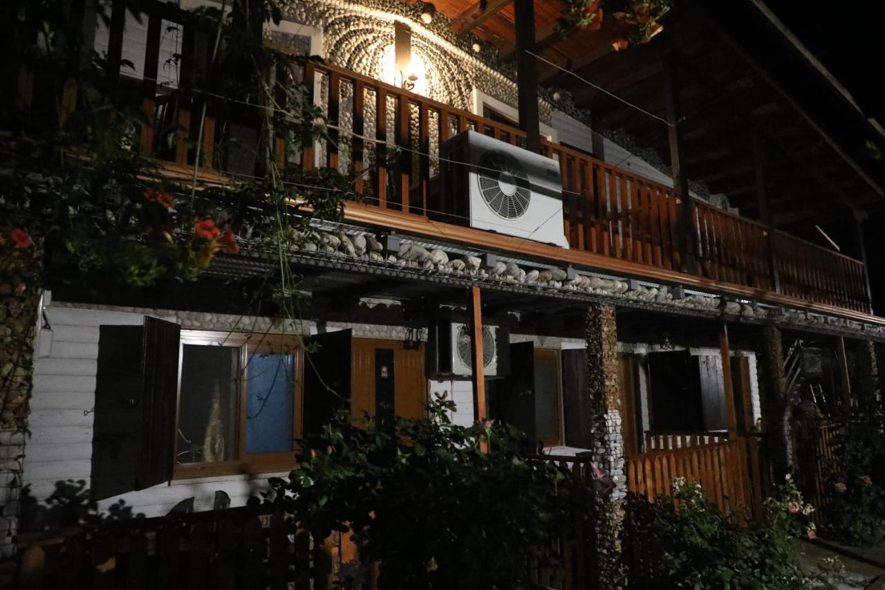 Hotel Keshtjella Syni Zi - Bujtine Shëngjin Exterior foto