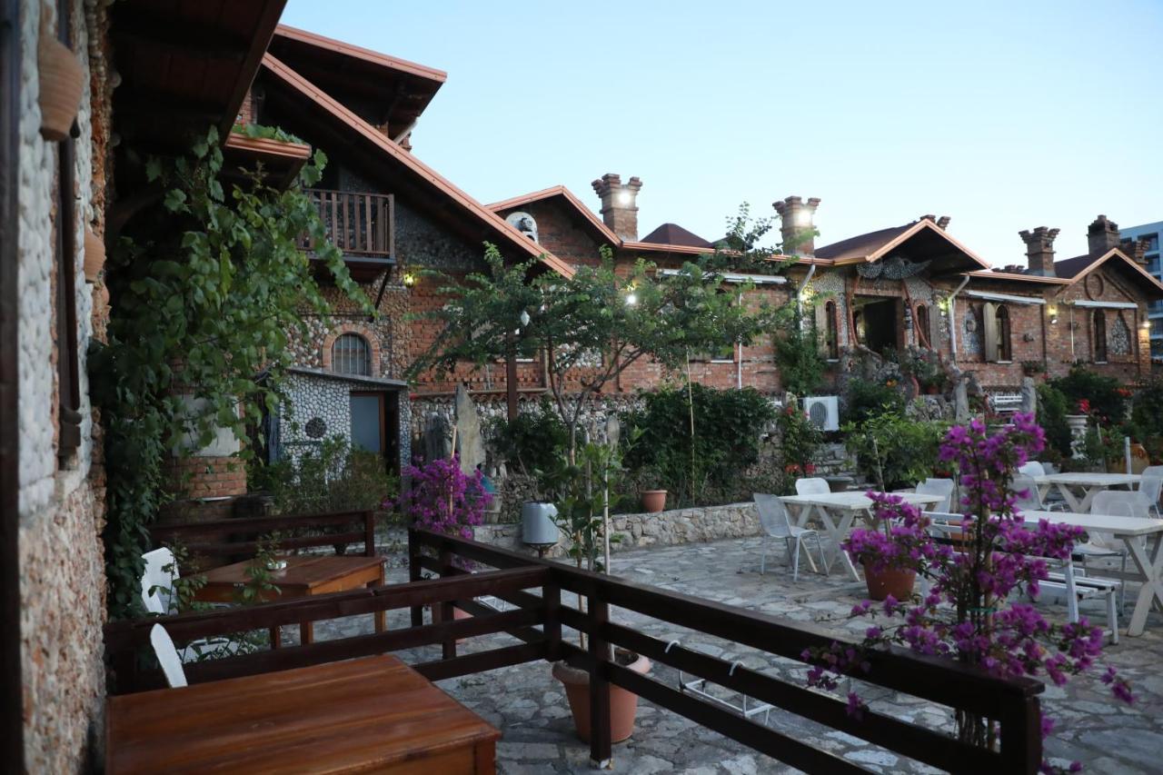 Hotel Keshtjella Syni Zi - Bujtine Shëngjin Exterior foto
